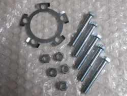 BOLTSÆT MED LÅSEPLADE, TIL BAGKÆDEHJUL