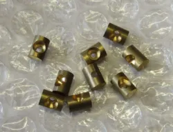 LODDE NIPEL, MESSING 5 X 7 MM.