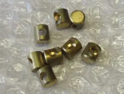 LODDE NIPEL, MESSING 8 X 9 MM.