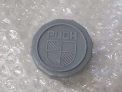 BENZINDÆKSEL MAXI MED PUCH LOGO GRÅ