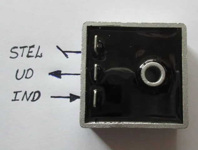 SPÆNDINGS REGULATOR, 12 VOLT ANLÆG