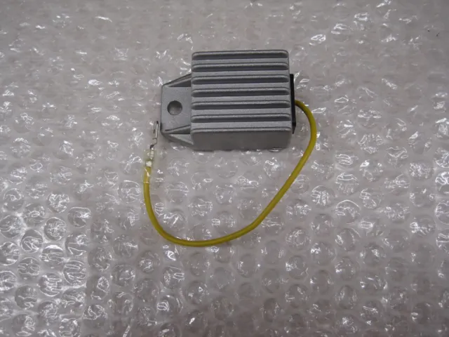 SPÆNDINGSREGULATOR MED LEDNING 6V