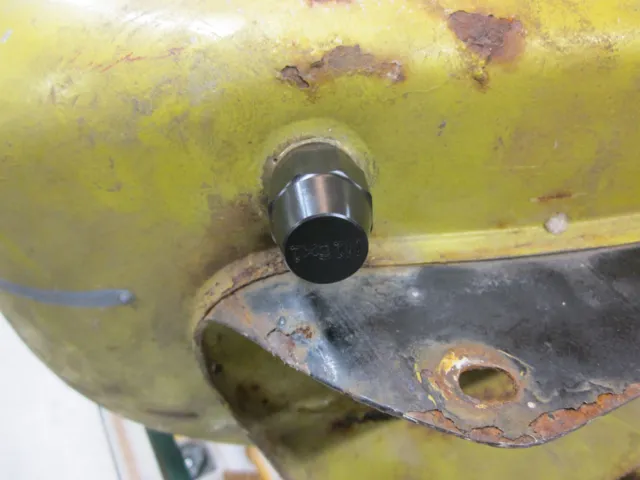 GEVINDPROP TANKSTUDS MS,VZ,MONZA