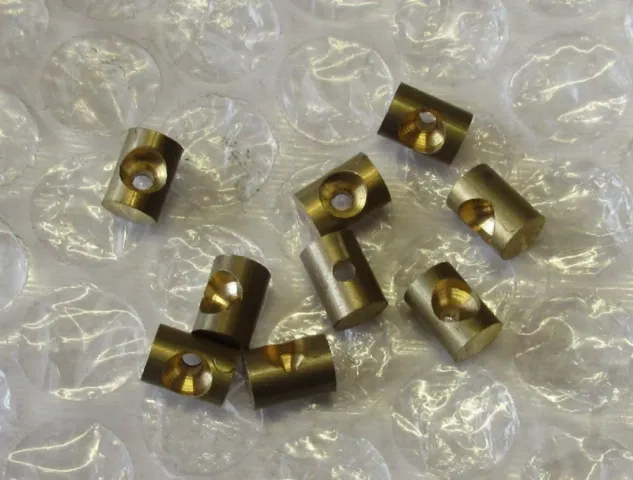 LODDE NIPEL, MESSING 5 X 7 MM.