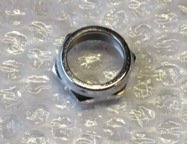 MØTRIK M26 X 1 MM.