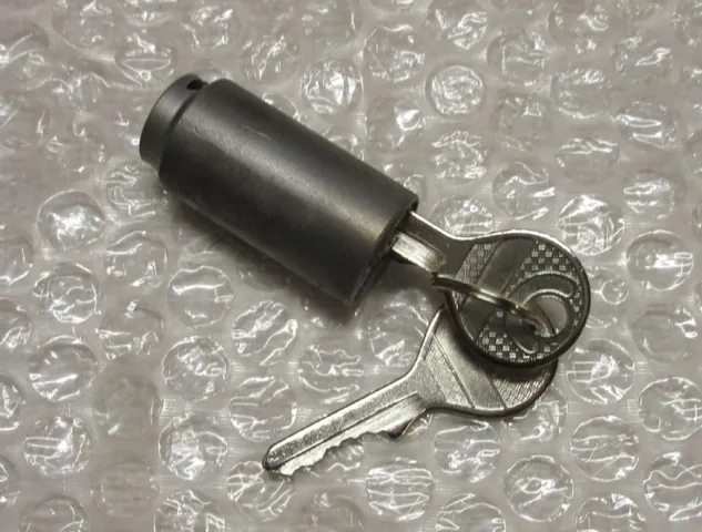 LÅSEHUS, TIL 12 MM. LÅS MED 8 MM. DORN