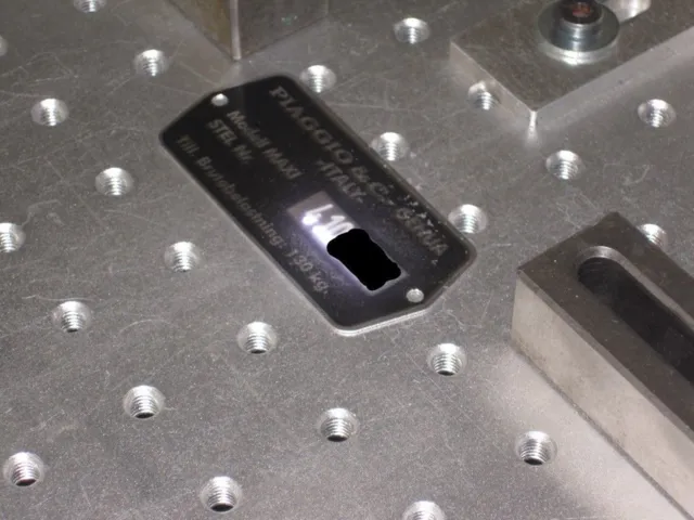 LASERGRAVERING AF 1 STK TYPEPLADE